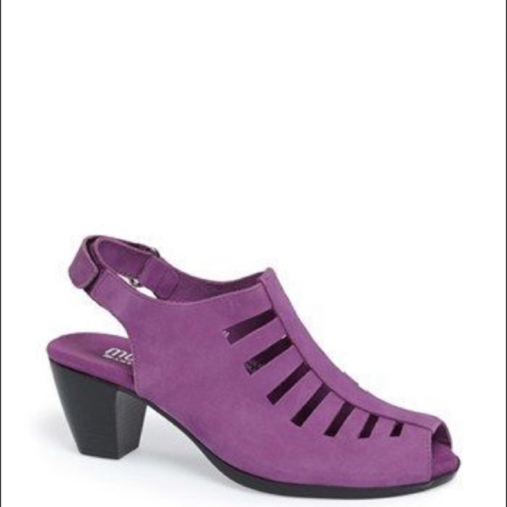 NWOB Munro Abby Violet Nubuck  Comfort Sandal Size 8